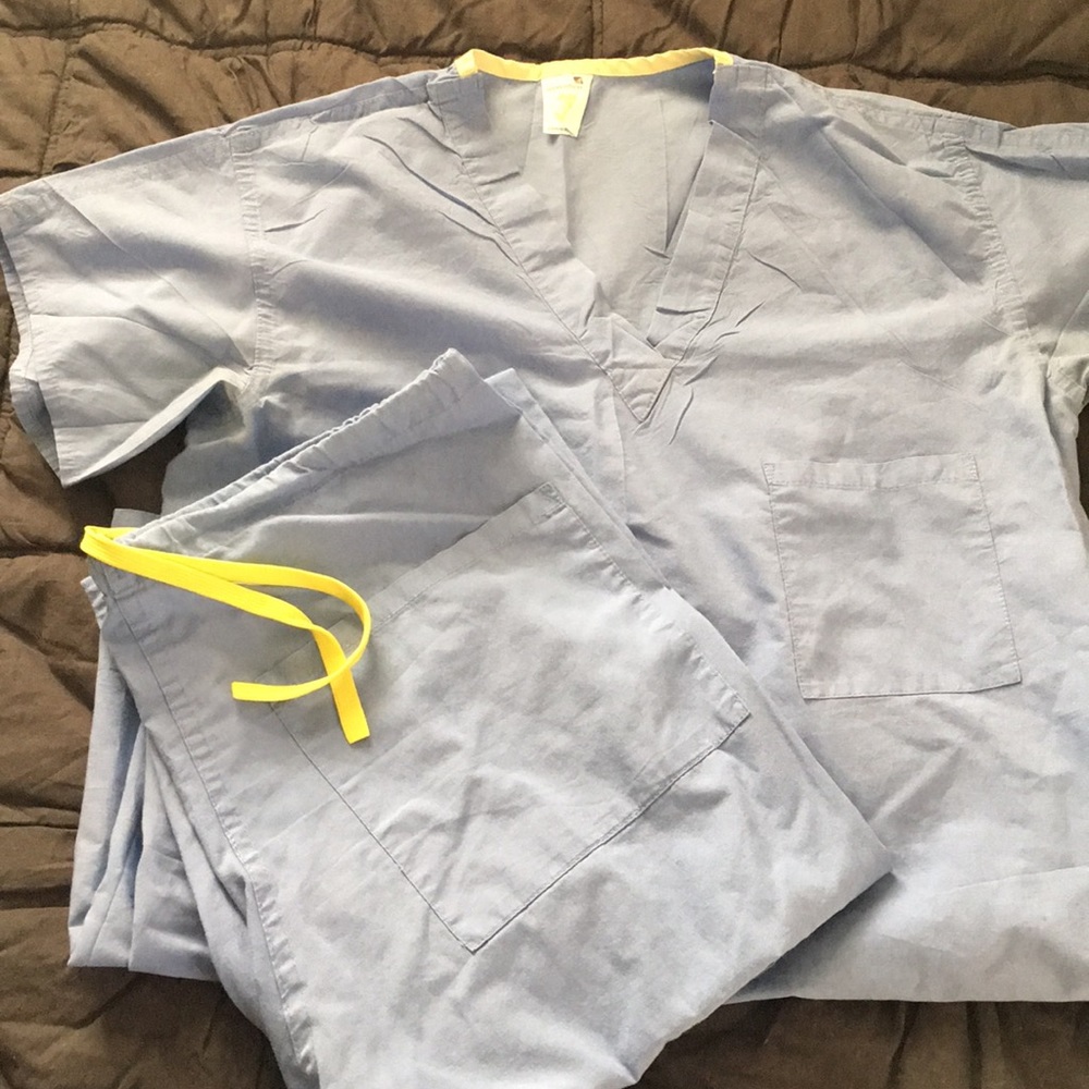 Scrub set